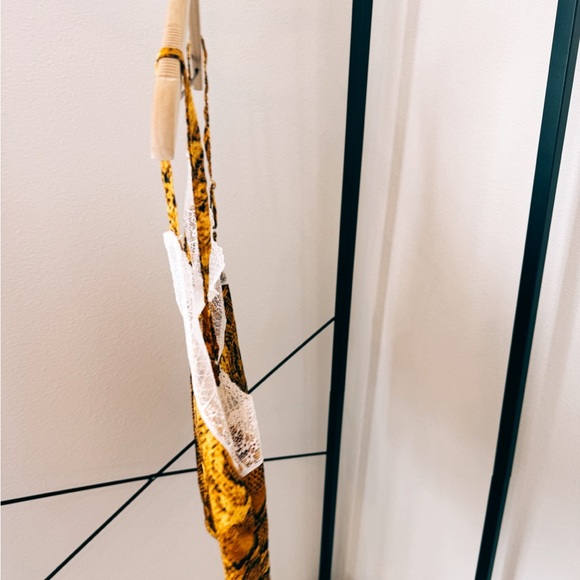 Giraffe print tank with lace detail - Picture 4 of 4